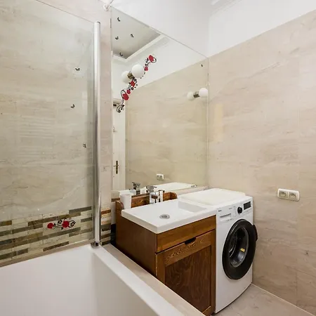 Filtrowa Spacious By Bookinghost Apartment