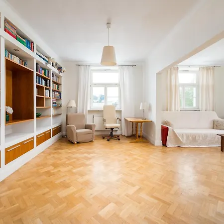 Filtrowa Spacious By Bookinghost *