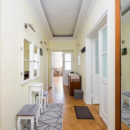 Filtrowa Spacious By Bookinghost *